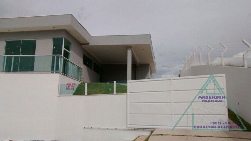 Casa Nova 3 dormitórios - Arquitetura moderna - Serra Negra